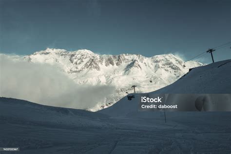 Melancong ke Prancis? Jangan Lewatkan Sensasi Seru Bermain Ski di Lereng Pegunungan Alpen