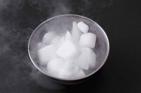 Membongkar Rahasia Penyimpanan Dry Ice yang Aman di Freezer Anda