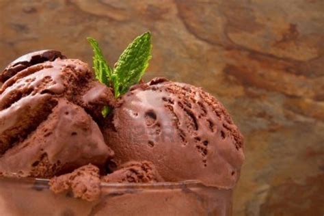 Membuat Es Krim Cokelat yang Lezat dengan KitchenAid: Panduan Langkah demi Langkah