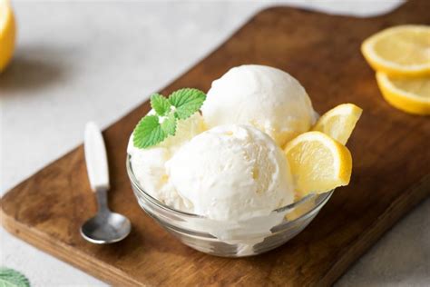 Membuat Es Krim Lemon yang Menyegarkan dengan Pembuat Es Krim