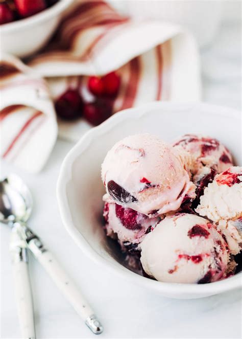 Mencicipi Kebahagiaan dalam Sentuhan Rum Cherry Ice Cream