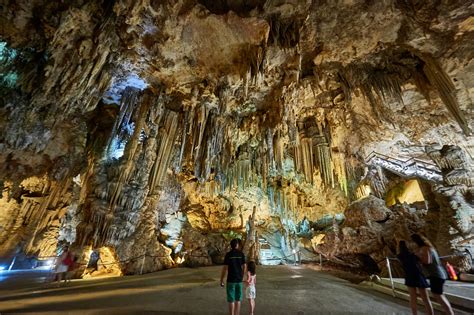 Nerja grottorna: En underjordisk skattkammare av naturlig skönhet