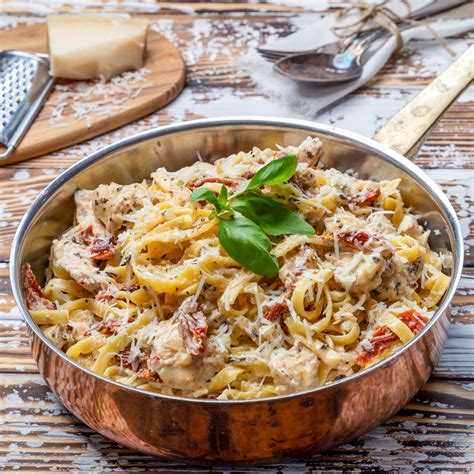 Pasta med soltorkade tomater och fetaost: En kulinarisk resa