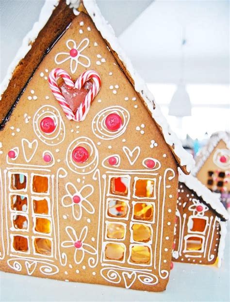 Pepparkakshus: A Nordic Christmas Tradition Full of Joy