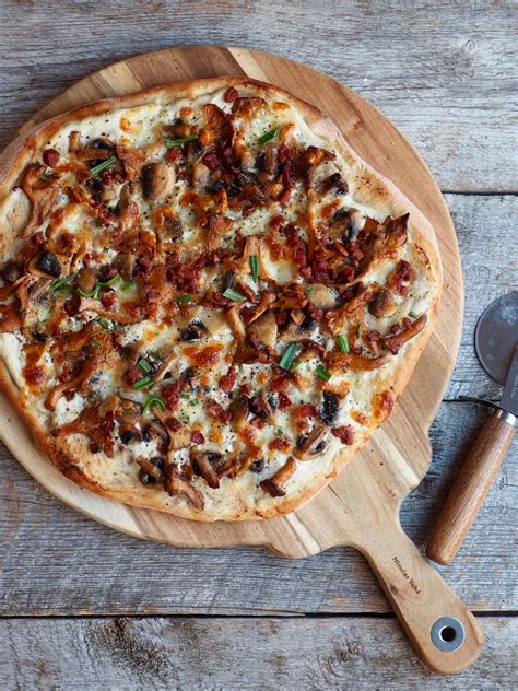 Pizza med kantareller och bacon: En kulinarisk upplevelse