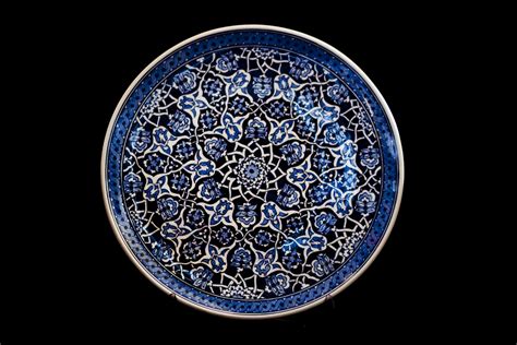 Porselin Arabesque: Seni Kerajinan yang Menawan dari Timur Tengah