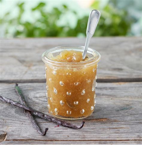Rabarbermarmelad med vanilj och kardemumma: Det ultimata tillbehöret till dina söta och salta måltider