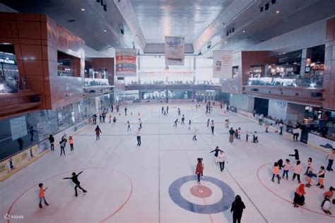 Rasakan Sensasi Meluncur di Novi Ice Skating Rink, Arena Seluncur Es Terbesar di Indonesia