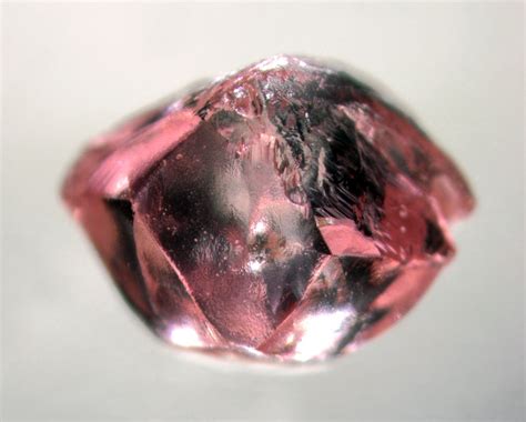 Rosa Ädelsten: A Gemstone with a Rich History and Mystical Qualities