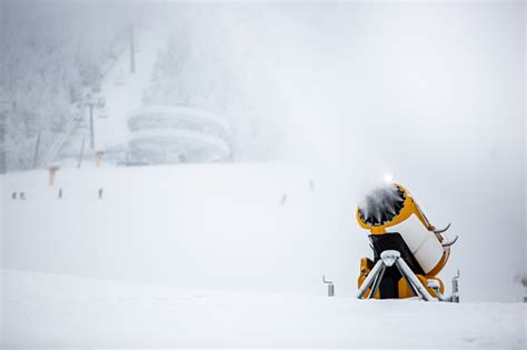 Salju Buatan: Rahasia di Balik Lereng Ski yang Sempurna