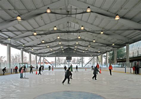 Simsbury Farms Ice Rink: Where Winter Sports Take Center Stage