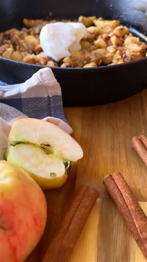 Stekta äpplen med kanel: En nyttig och läcker delikatess