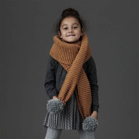 Sticka en halsduk till barn: En gåva full av kärlek och värme