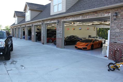 Stort garage: A Gateway to Dreams for Car Enthusiasts