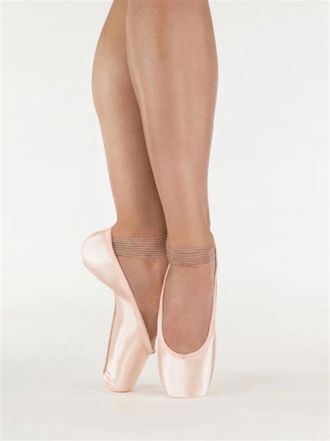 Suffolk Solo Pointe Shoes: Dance with Grace and Confidence