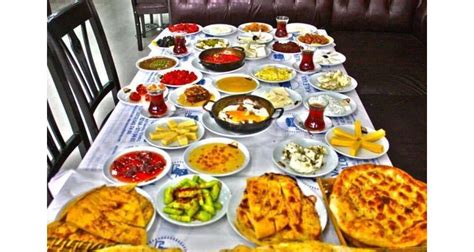 Türk Yoğurdunun Tadını Çıkarın: Sağlıklı ve Lezzetli Bir Kahvaltı Şöleni
