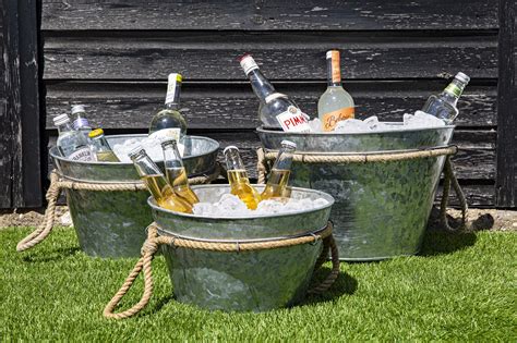 The Definitive Guide to Outdoor Ice Buckets: Elevate Your Outdoor Gatherings
