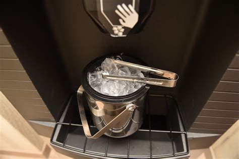 The Essential Guide to Hotel Ice Machines: A Commercial Perspective