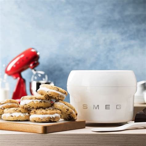The Smeg Ice Maker: A Refreshingly Elegant Way to Stay Cool