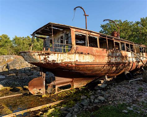 Tjurkö Båtkyrkogård: En sista viloplats för uttjänta fartyg