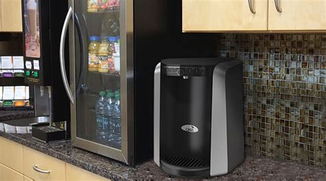 Unlock the Icy Oasis: The Moving Ice Maker that Transforms Hydration