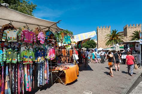 Upplev Alcudia Marknad: En sann skatt på Mallorcas norra kust