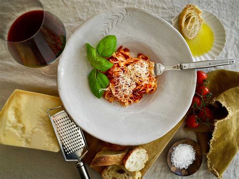 Upplev den oemotståndliga smaken av krämig tomatsås till pasta