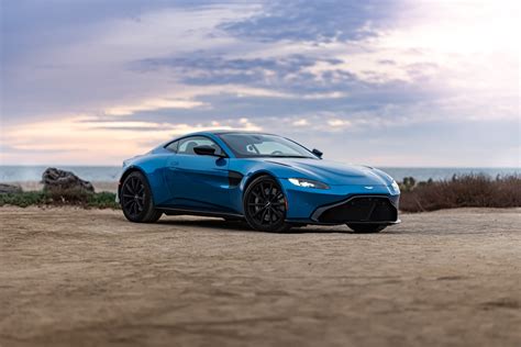 Välkommen till Aston Martin, ett arv av excellens