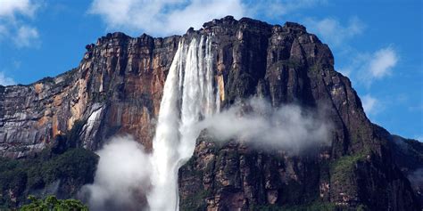 Världens 10 högsta vattenfall: Ett minnesvärt äventyr i naturens famn