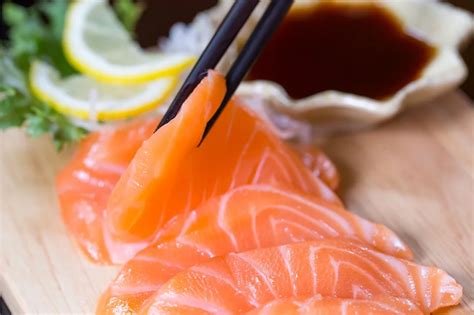 Vad är Sashimi? Allt du behöver veta om den japanska delikatessen