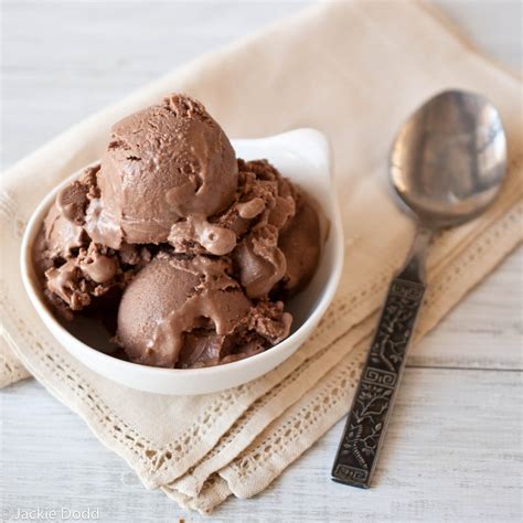 Vegan Chocolate Ice Cream: Indulge in Guilt-Free Sweetness!