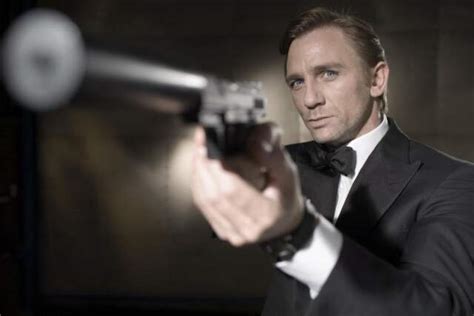 Vem har spelat James Bond: En titt på ikonen genom åren