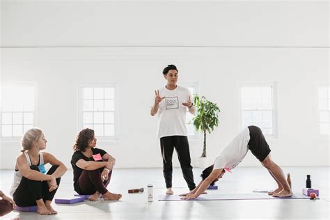 Yoga För Stela Män: Hitta Flexibilitet, Rörlighet Och Välbefinnande