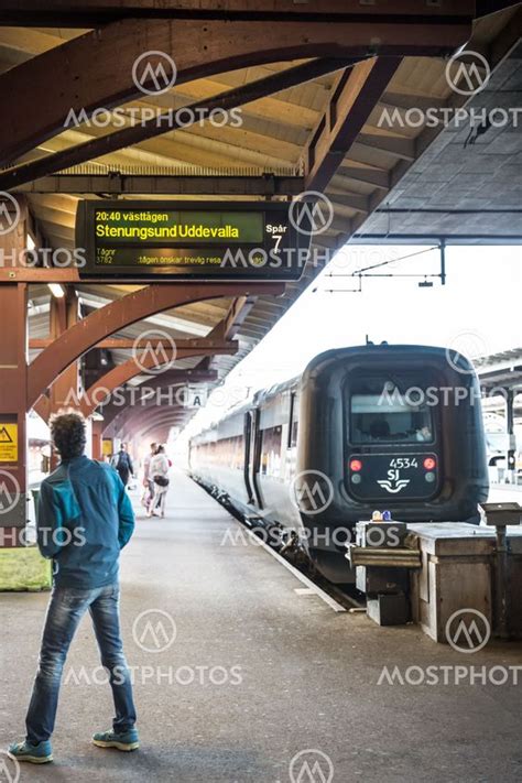 avgående tåg västerås