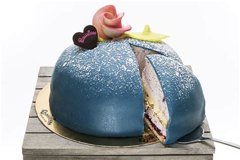 blå marsipan tårta