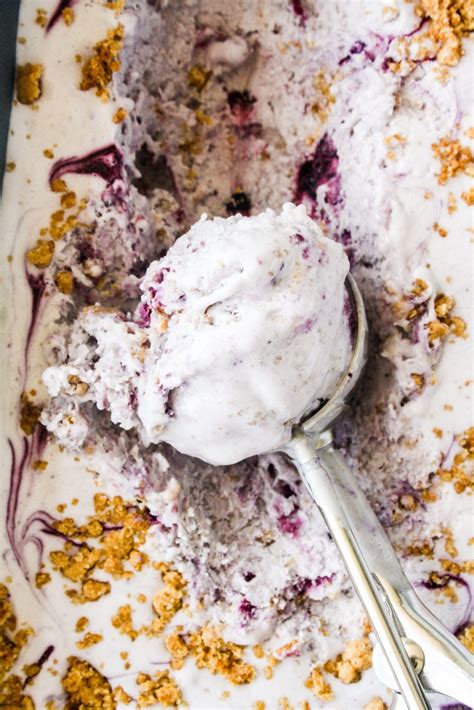 blueberry crumble ice cream