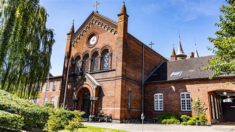 bo på kloster i sverige