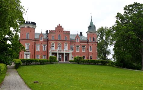bo på slott östergötland