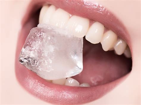 can chewing on ice damage teeth