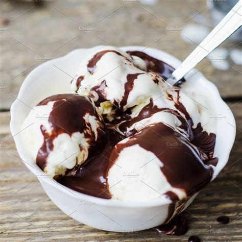 chocolate ice cream vanilla ice cream