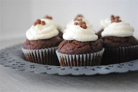 chokladcupcakes med vaniljfrosting