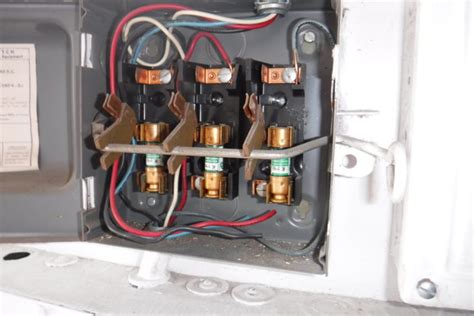 commercial electrical fuse box 