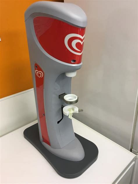 cornetto machine