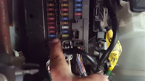 daihatsu fuse box location 