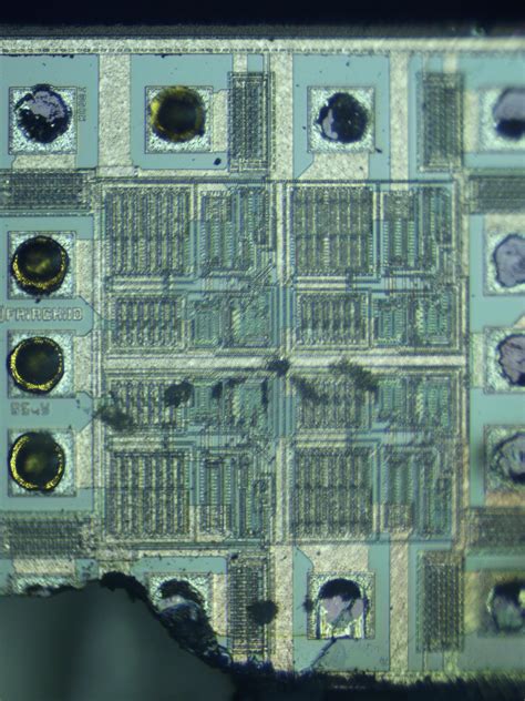 electron microscope silicon die, Scanning electron microscope photograph of a textured silicon surface