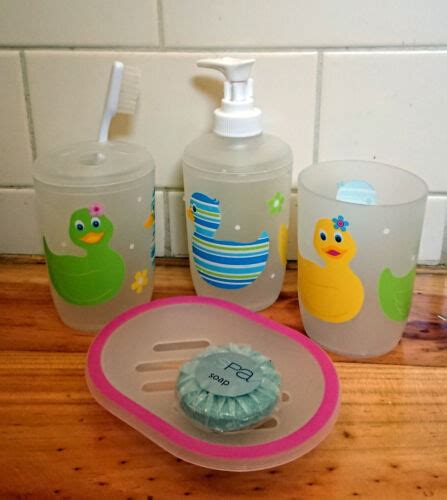 fancy bath and duck, Duck in a fancy bath with wine on craiyon