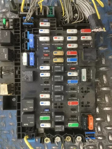 freightliner columbia fuse box 
