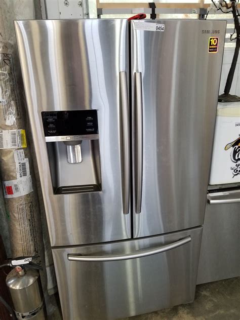 french door fridge ice dispenser