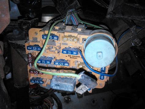 fuse box for 1990 ford l9000 