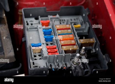 fuse box on citroen berlingo 